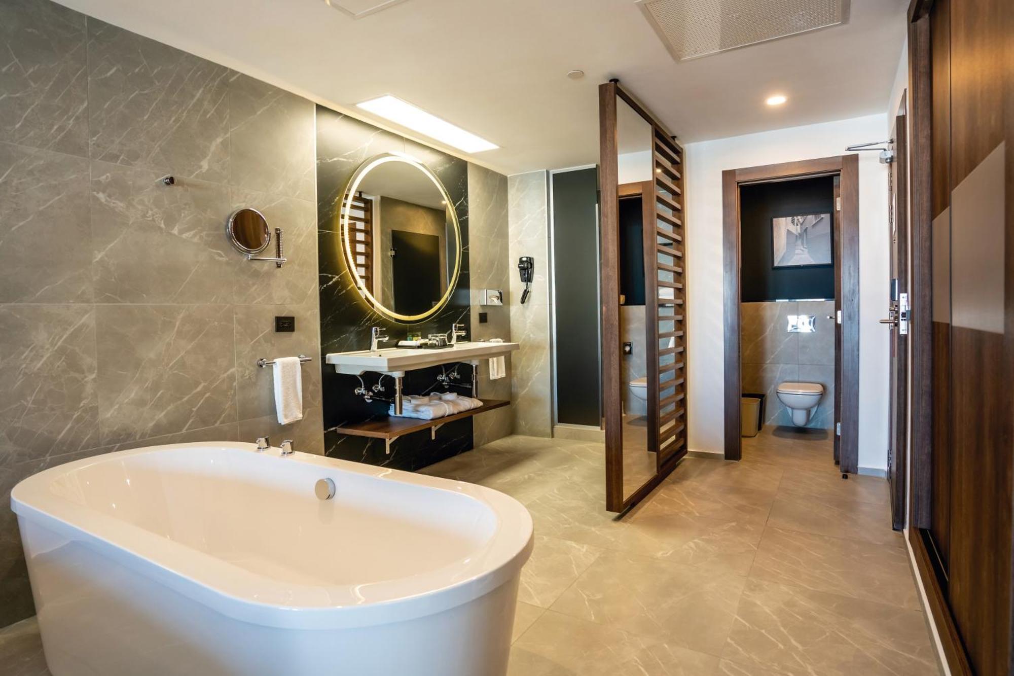 Junior Suite Partial Ocean View
